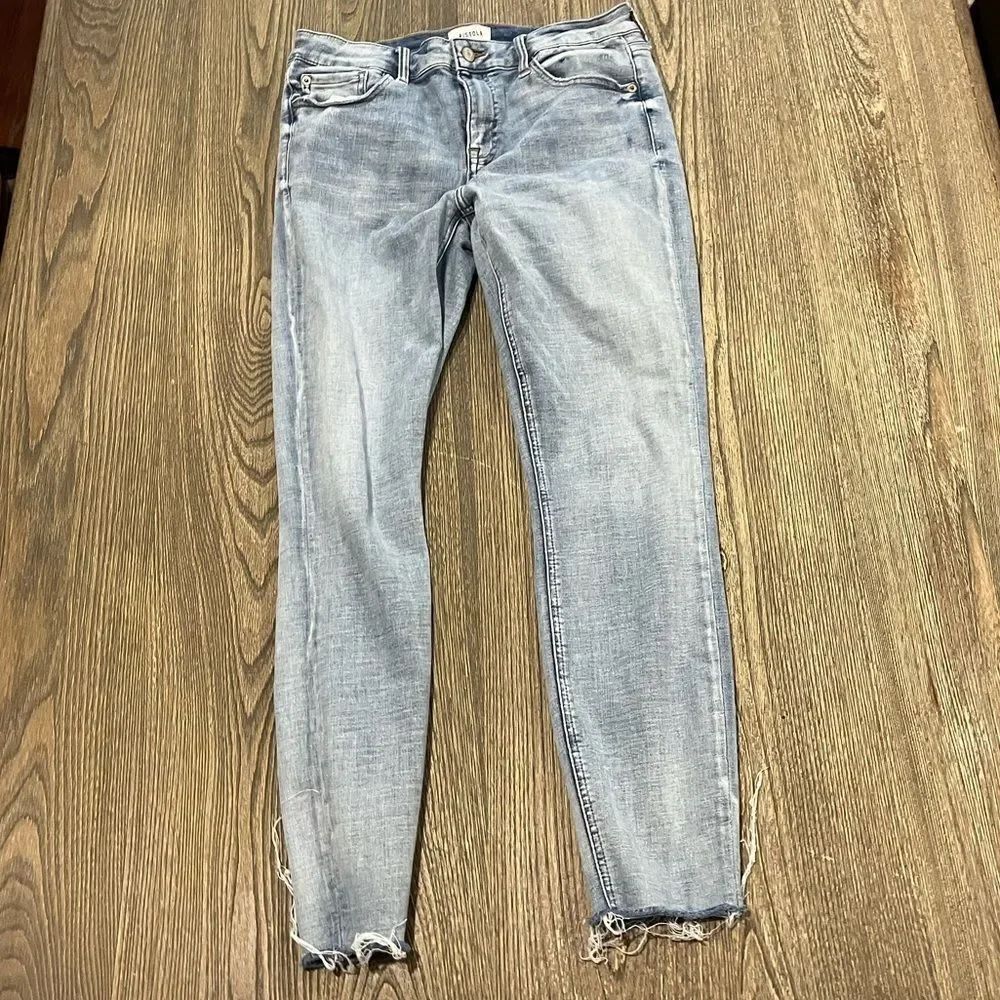 PISTOLA Arielle Skinny Scissor Cut Hem Jeans Mid Rise Light Wash Blue Size 29